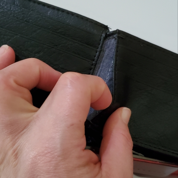 🤩Brand New in box Levi's black leather wallet - Picture 8 of 12